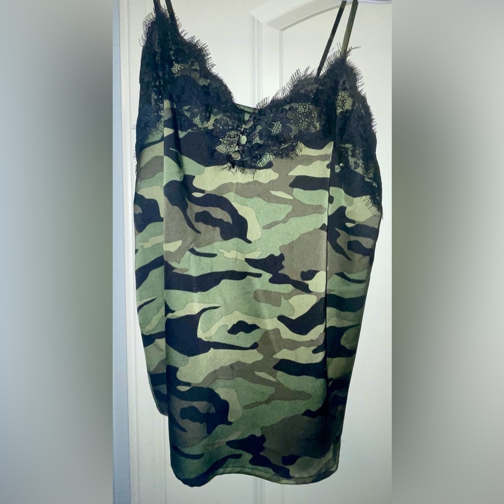 *Newer, Women Sexy silky Lace Trim spaghetti straps Camisole Dressy Tank Top (L)